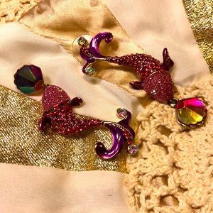 Betsey Johnson mismatched fish earrings
